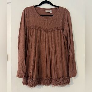 LOGO brand Women's rose colored Lace Trim Top size L (J110)